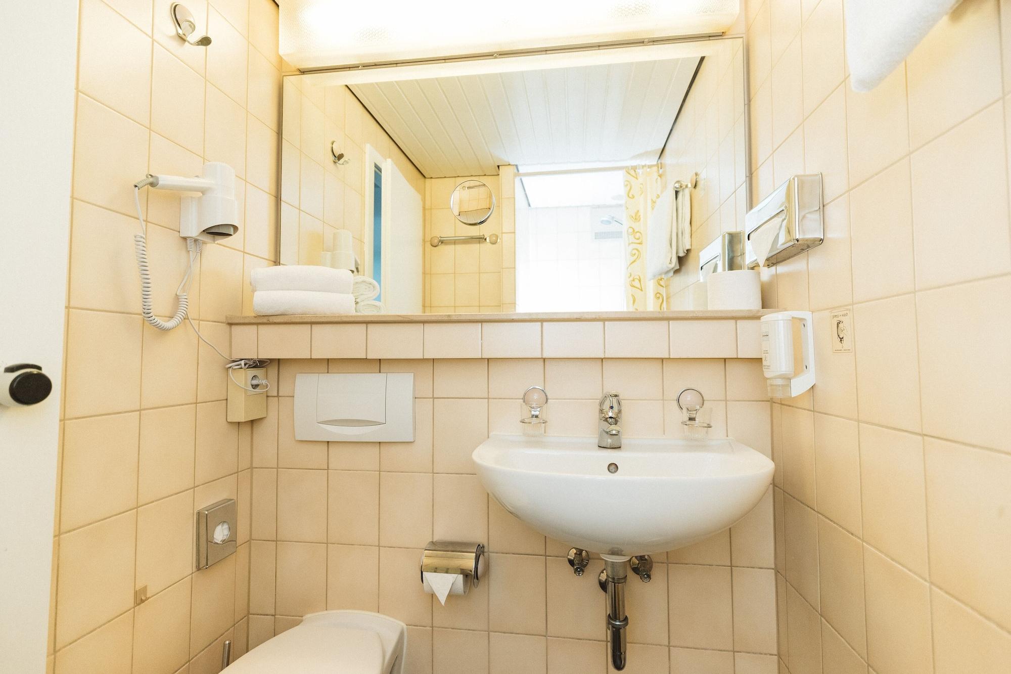 Terminal Hotel Koeln Ngoại thất bức ảnh